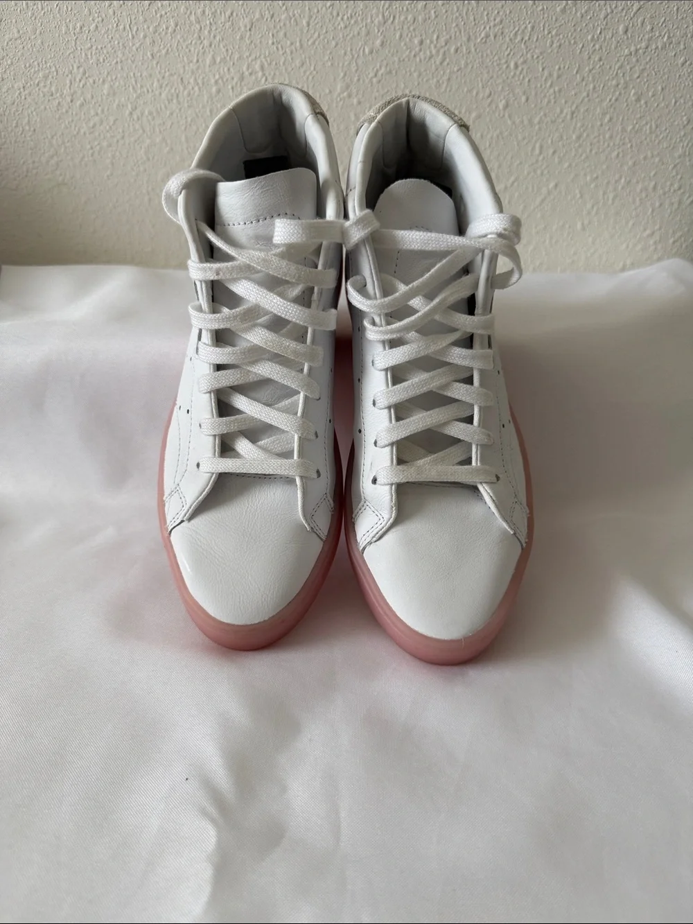 adidas Sleek Women’s White Mid-Top Sneakers with Pink Cupsole - Picture 3 of 9